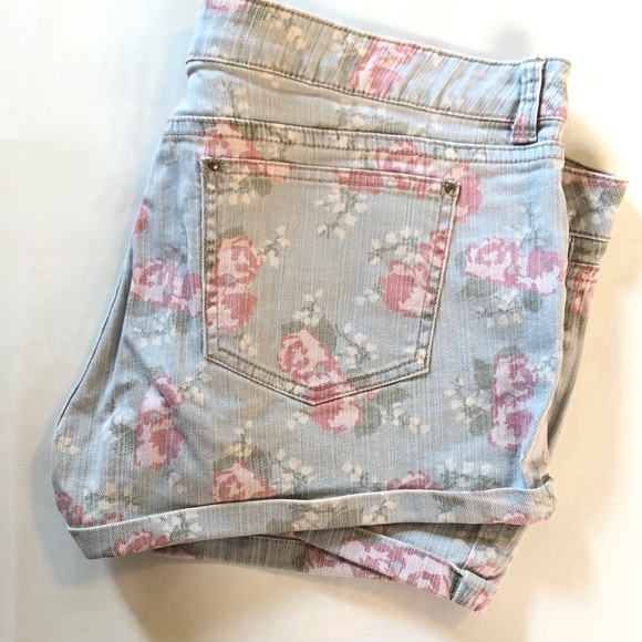 Mossimo Floral Denim Roll Cuff Shorts - Picture 4 of 5